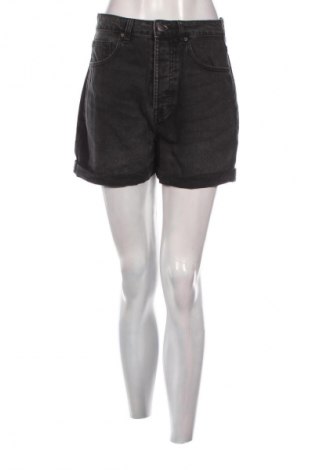 Damen Shorts Stradivarius, Größe M, Farbe Schwarz, Preis 10,00 €