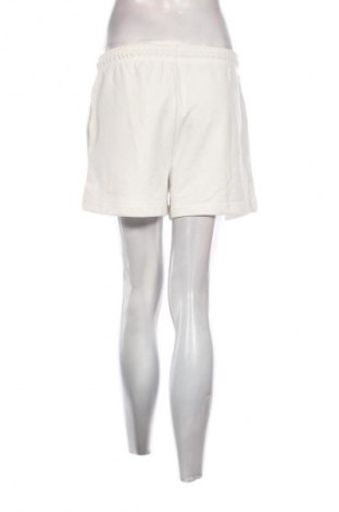 Damen Shorts Stradivarius, Größe L, Farbe Weiß, Preis € 15,84