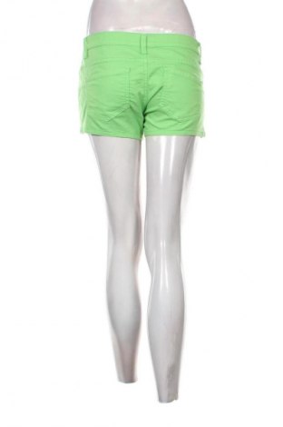 Damen Shorts United Colors Of Benetton, Größe L, Farbe Grün, Preis 17,30 €