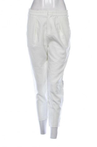 Damenhose Stradivarius, Größe M, Farbe Weiß, Preis € 14,77