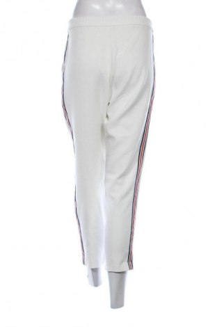 Damenhose Stradivarius, Größe M, Farbe Weiß, Preis € 14,77