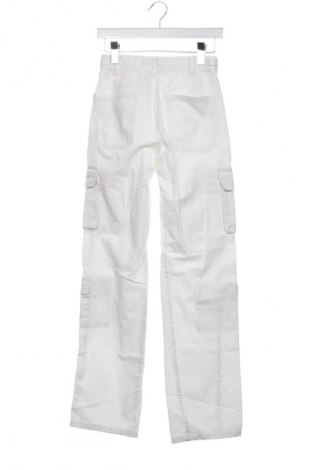 Damenhose Stradivarius, Größe XS, Farbe Weiß, Preis 14,83 €