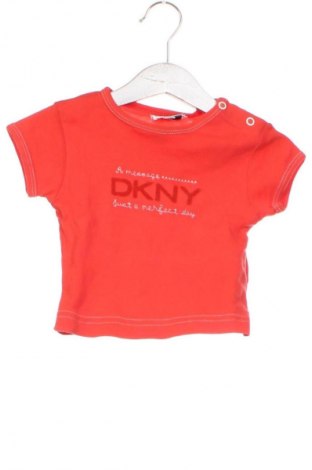 Gyerek póló DKNY, Méret 3-6m / 62-68 cm, Szín Piros, Ár 4 569 Ft