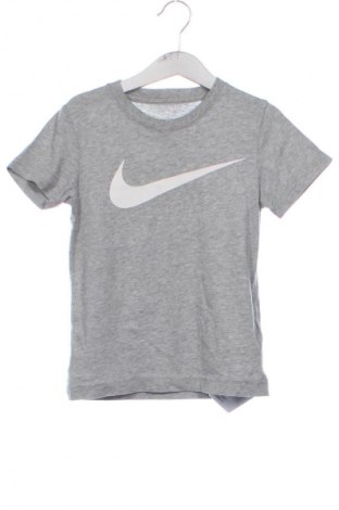 Детска тениска Nike, Размер 3-4y/ 104-110 см, Цвят Сив, Цена 19,54 лв.
