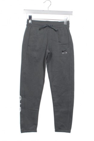 Dziecięce spodnie sportowe Nike, Rozmiar 7-8y/ 128-134 cm, Kolor Szary, Cena 115,99 zł