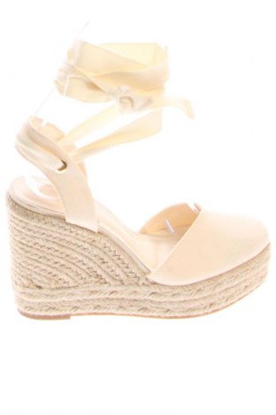 Espadrilky Stradivarius, Velikost 36, Barva Krémová, Cena  359,00 Kč