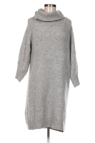 Рокля H&M, Размер S, Цвят Сив, Цена 20,99 лв.