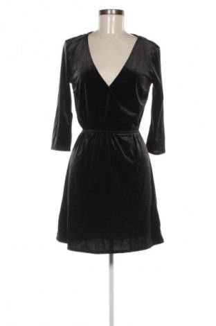 Рокля H&M Divided, Размер M, Цвят Черен, Цена 29,99 лв.