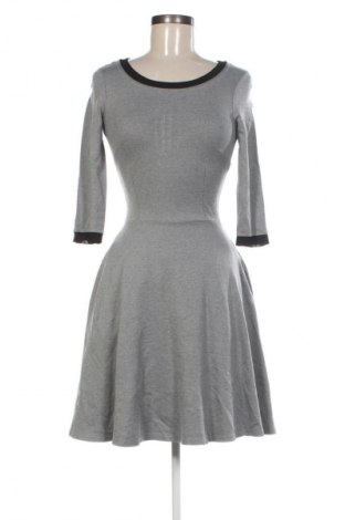 Kleid Reserved, Größe XS, Farbe Grau, Preis € 20,99