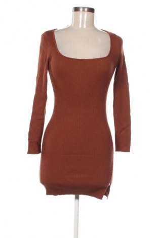 Kleid Stradivarius, Größe S, Farbe Braun, Preis 20,99 €