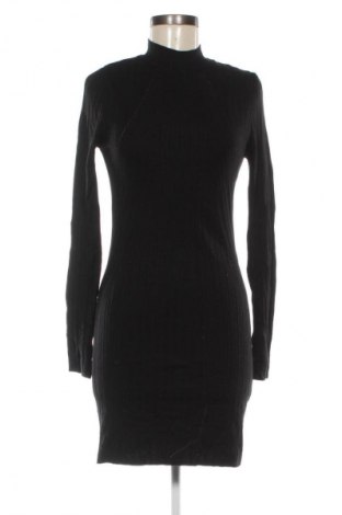 Sukienka Stradivarius, Rozmiar M, Kolor Czarny, Cena 95,99 zł