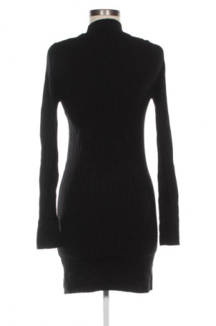 Sukienka Stradivarius, Rozmiar M, Kolor Czarny, Cena 95,99 zł
