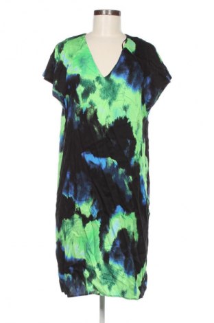 Kleid Taifun, Größe M, Farbe Mehrfarbig, Preis 107,99 €