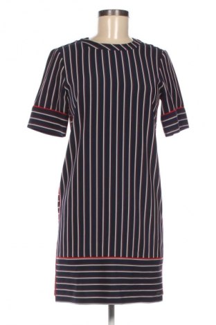 Рокля Tommy Hilfiger, Размер XS, Цвят Многоцветен, Цена 277,39 лв.