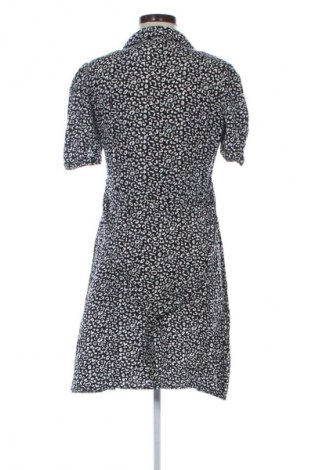 Kleid Trendyol, Größe M, Farbe Mehrfarbig, Preis 25,00 €