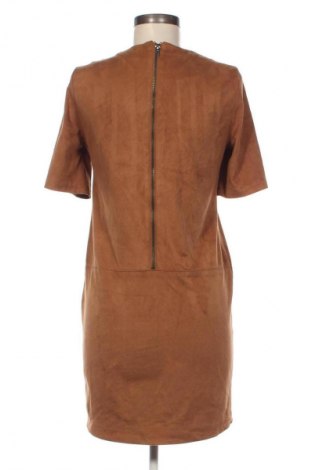 Рокля Vero Moda, Размер S, Цвят Кафяв, Цена 27,99 лв.