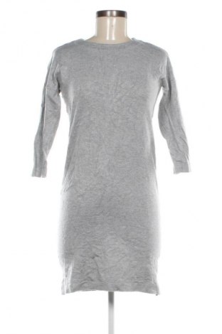 Рокля Vero Moda, Размер XS, Цвят Сив, Цена 27,99 лв.