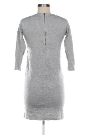 Рокля Vero Moda, Размер XS, Цвят Сив, Цена 27,99 лв.