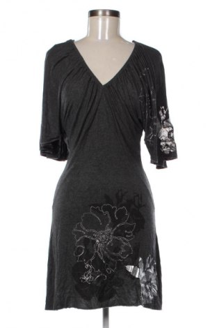 Kleid Zebra, Größe S, Farbe Grau, Preis 14,77 €