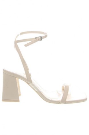 Sandale Bershka, Mărime 36, Culoare Bej, Preț 81,99 Lei