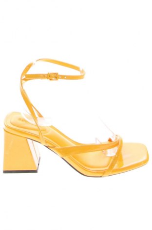 Sandalen Bershka, Größe 38, Farbe Gelb, Preis 24,99 €