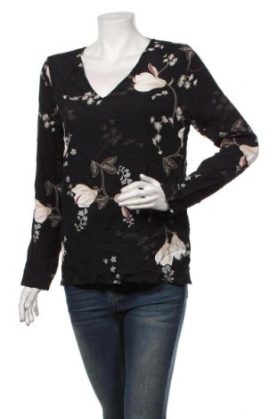Дамска блуза Soaked In Luxury, Размер S, Цвят Черен, Вискоза, Цена 42,00 лв.