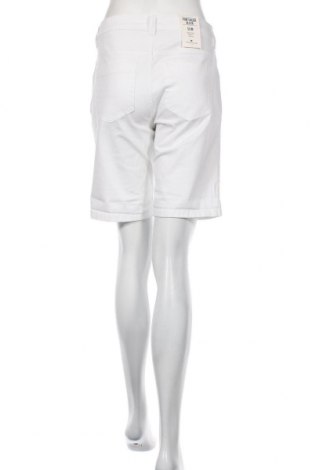 Дамски къс панталон Tom Tailor, Размер L, Цвят Бял, Цена 41,40 лв.