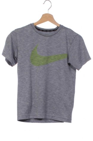 Детска тениска Nike, Размер 8-9y/ 134-140 см, Цвят Сив, Полиестер, Цена 20,00 лв.
