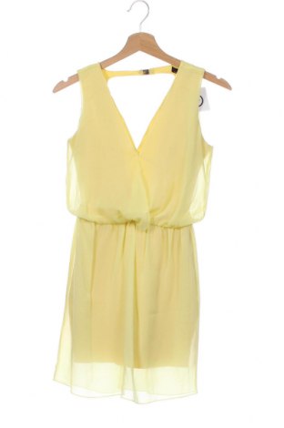 Рокля Zara Trafaluc, Размер XS, Цвят Жълт, Полиестер, Цена 31,00 лв.