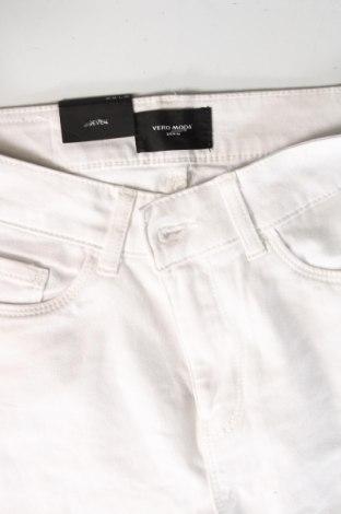 Damskie jeansy Vero Moda, Rozmiar M, Kolor Biały, Cena 181,25 zł