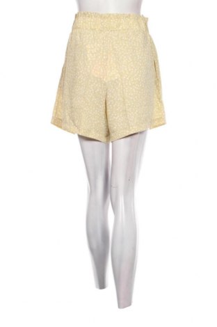 Дамски къс панталон Monki, Размер M, Цвят Многоцветен, Цена 8,12 лв.
