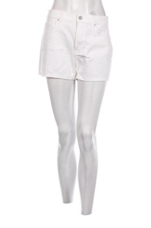 Дамски къс панталон Pull&Bear, Размер S, Цвят Бял, Цена 12,40 лв.