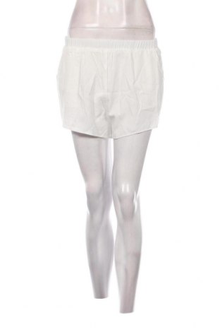 Дамски къс панталон Pull&Bear, Размер S, Цвят Бял, Цена 8,37 лв.