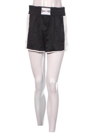 Γυναικείο κοντό παντελόνι Pull&Bear, Μέγεθος M, Χρώμα Μαύρο, Τιμή 4,31 €