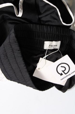 Γυναικείο κοντό παντελόνι Pull&Bear, Μέγεθος M, Χρώμα Μαύρο, Τιμή 15,98 €