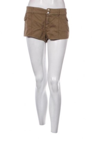 Дамски къс панталон Pull&Bear, Размер M, Цвят Зелен, Цена 7,44 лв.