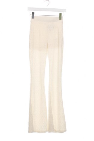 Γυναικείο παντελόνι Bershka, Μέγεθος XS, Χρώμα Λευκό, Τιμή 14,23 €