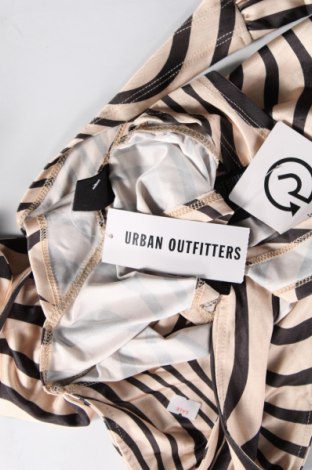 Tricou de damă Urban Outfitters, Mărime M, Culoare Bej, Preț 24,80 Lei