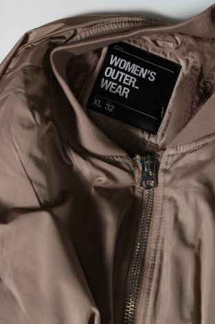 Γυναικείο μπουφάν Lefties, Μέγεθος XL, Χρώμα  Μπέζ, Τιμή 8,33 €