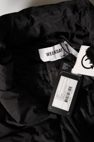 Γυναικείο μπουφάν Weekday, Μέγεθος L, Χρώμα Μαύρο, Τιμή 17,75 €