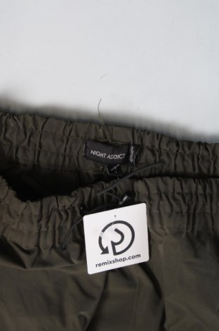 Мъжки къс панталон NIGHT ADDICT, Размер S, Цвят Зелен, Цена 15,66 лв.