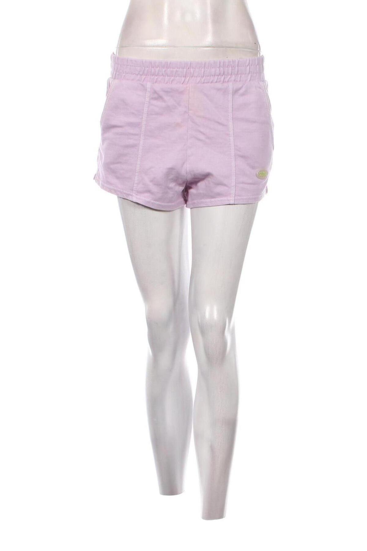Γυναικείο κοντό παντελόνι Bershka, Μέγεθος S, Χρώμα Βιολετί, Τιμή 4,31 €
