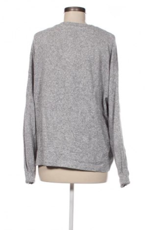 Damen Shirt Stradivarius, Größe M, Farbe Grau, Preis 13,49 €