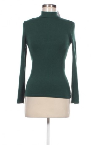 Damen Shirt Stradivarius, Größe S, Farbe Grün, Preis 6,49 €