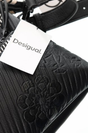 Дамска чанта Desigual, Цвят Черен, Цена 147,99 лв.