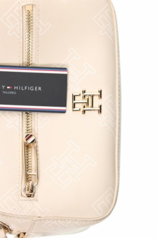 Дамска чанта Tommy Hilfiger, Цвят Екрю, Цена 197,99 лв.