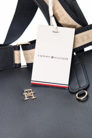 Дамска чанта Tommy Hilfiger, Цвят Син, Цена 197,99 лв.