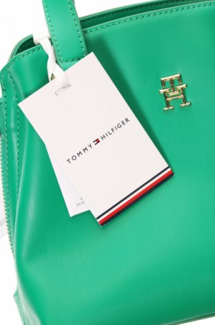 Дамска чанта Tommy Hilfiger, Цвят Зелен, Цена 197,99 лв.