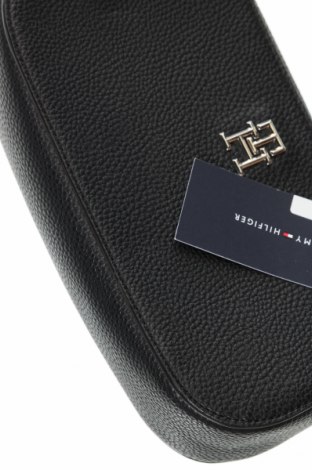 Дамска чанта Tommy Hilfiger, Цвят Черен, Цена 183,99 лв.