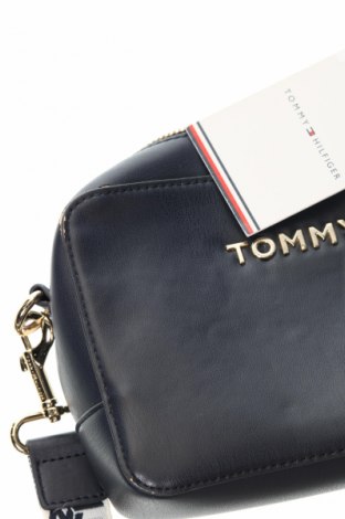 Дамска чанта Tommy Hilfiger, Цвят Син, Цена 197,99 лв.